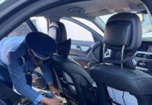 Interceptado en la frontera un alijo de casi 300 teléfonos móviles ocultos en asientos de vehículos