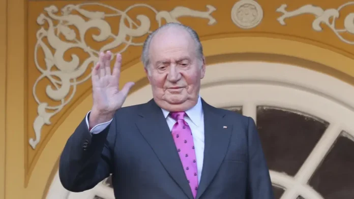 Juan Carlos I aterriza en Galicia en su tercera visita del año para disfrutar de las regatas en Sanxenxo