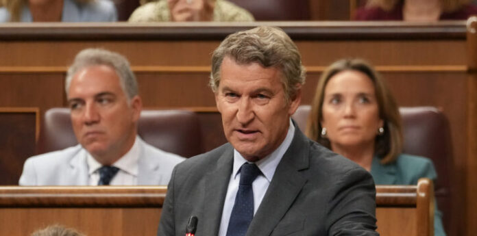 Feijóo abre la puerta a un pacto con Vox y ve «muy posible» la imputación del PSOE por las «cloacas»