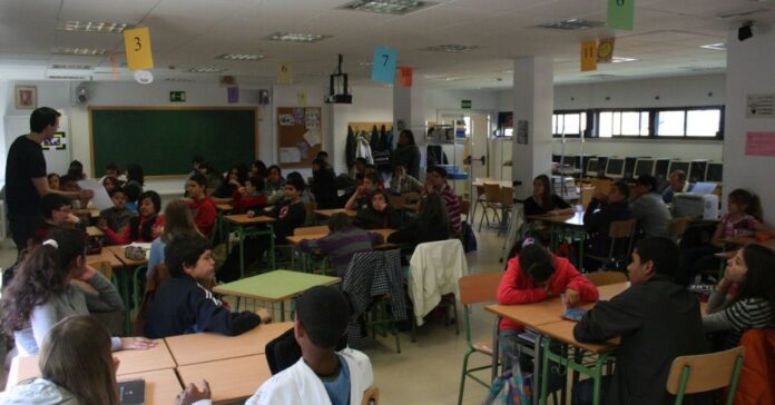 La ley que baja las ratios en el aula y reduce la jornada docente afronta su primer examen parlamentario