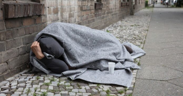 Alarma social: El 18,9% de los jóvenes de la ‘Generación Z’ ha dormido en la calle por falta de recursos