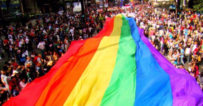 El CIS estrena su encuesta de diversidad sexual: amplio consenso con los derechos LGTBIQ+ pero alerta por hostilidad cotidiana