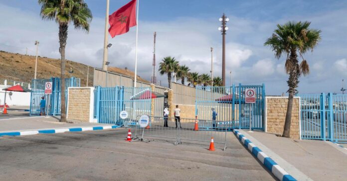 Intervenido un vehículo con matrícula diplomática en el Tarajal con más de 500 kilos de tabaco de shisha