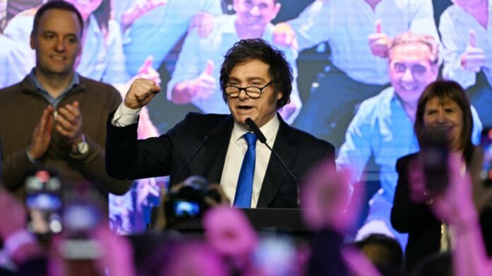 Milei carga contra la corrupción socialista en España y alude a las «manos muy porosas» de Rodríguez Zapatero