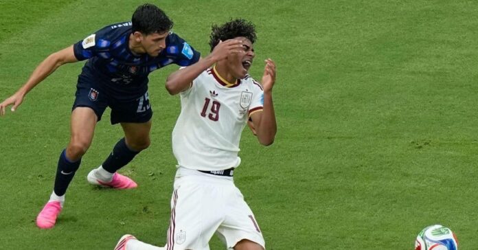 España confirma el liderato del grupo H ante Uruguay gracias a la solidez defensiva y un gol de Baena
