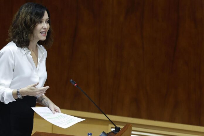 Ayuso advierte a los cónsules que otorgar la nacionalidad mediante la «ley de nietos» de forma indebida es «ilegal»