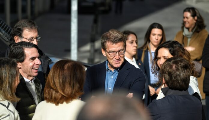 Choque político por la ‘Ley de Nietos’: el PP acusa a Sánchez de «fabricar votantes» y el Gobierno lo tacha de «irresponsabilidad»