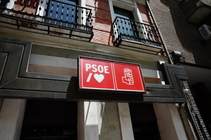 La UCO halla en la sede del PSOE una agenda con notas clave sobre el rescate a Tubos Reunidos