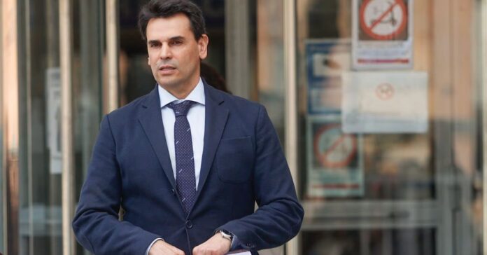 El novio de Ayuso aporta a la jueza fotos de vecinos que detectaron a periodistas cerca de su inmueble