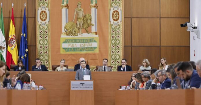 Moreno confirma que mantiene los contactos con Vox a las puertas de la votación definitiva de su investidura