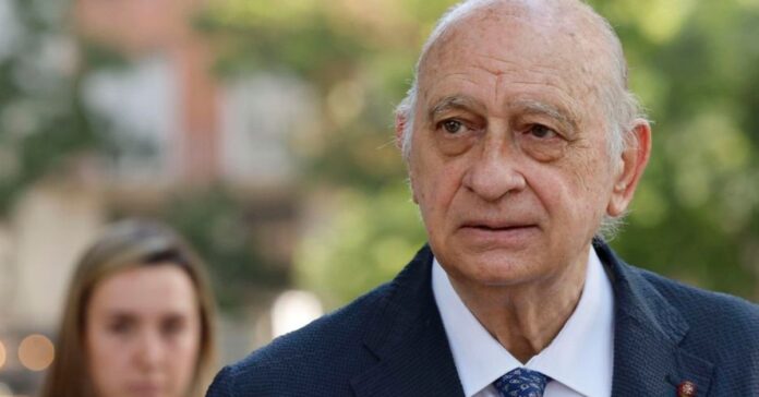 El fiscal ve acreditado que el exministro Fernández Díaz participó en el operativo ilegal y ratifica la petición de 15 años de cárcel