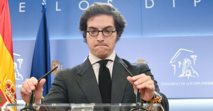 Ofensiva de Vox: Pide a la Junta Electoral suspender el voto por correo desde el extranjero tras denunciar un aumento del 17.9% en el censo CERA