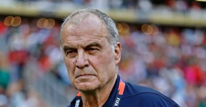 Fin a la era Bielsa en Uruguay: ‘El Loco’ anuncia su dimisión tras el fracaso mundialista y aclara su relación con Valverde