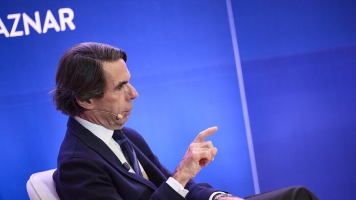 Aznar afirma que la mayoría necesaria para derribar a Sánchez «será nacional o no será»