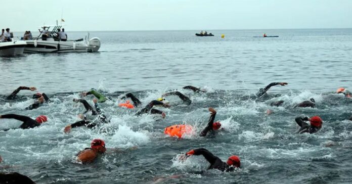 Ceuta se convierte en el epicentro mundial de las aguas abiertas con una histórica ‘Vuelta al Hacho’
