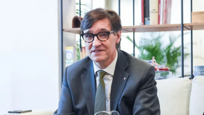 Illa tacha de «excesiva» la retirada del pasaporte a Begoña Gómez y afea el parón por vacaciones del juez Peinado