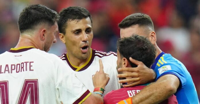 Rodri pide perdón a Bernardo Silva tras un tenso pique en el descuento: «Me he equivocado»
