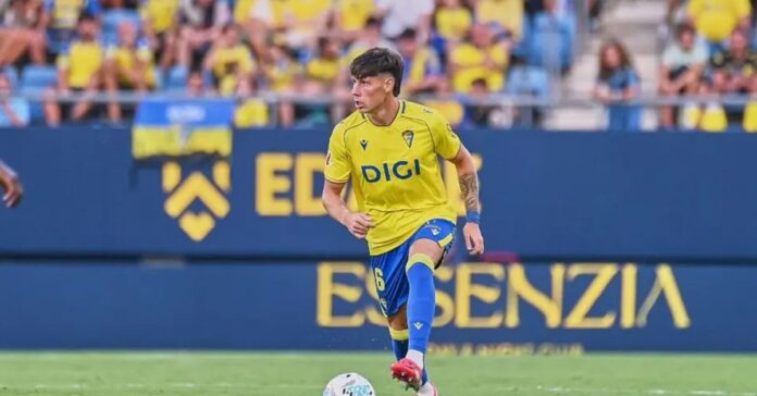 La AD Ceuta ata a Iker Recio y negocia su traspaso con el Cádiz por más de 200.000 euros