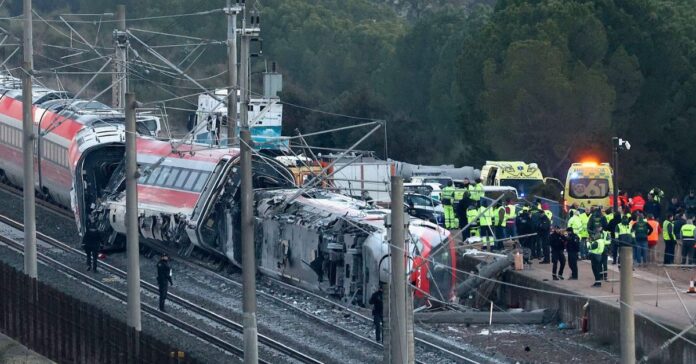 Las víctimas del descarrilamiento de Adamuz exigen la suspensión inmediata del tráfico ferroviario en España por falta de seguridad