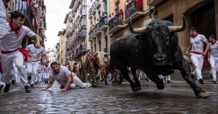 Tercer encierro de San Fermín 2026: una carrera accidentada de Victoriano del Río deja ocho heridos en Pamplona