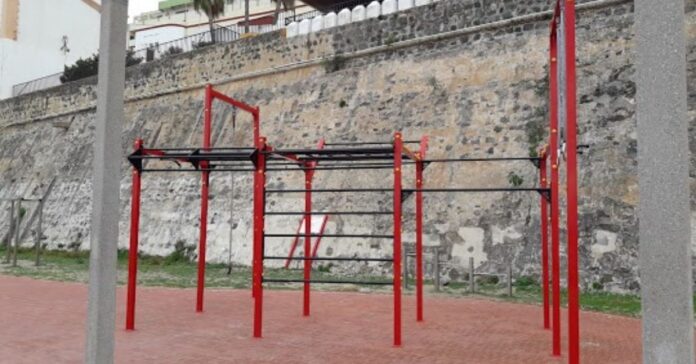 Malestar en la Ribera: los usuarios del parque de calistenia denuncian la falta de sombras y fuentes de agua en pleno verano