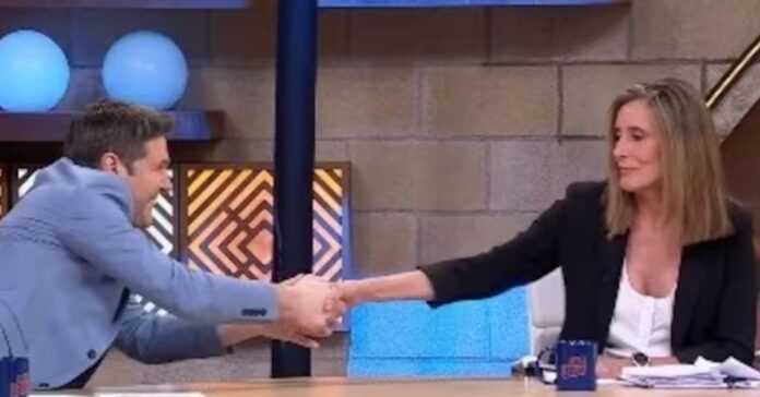 Marta Gómez Montero y Jesús Cintora zanjan su polémica con un apretón de manos en ‘Malas Lenguas’