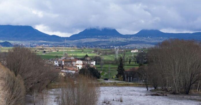 Hallan los cadáveres de dos hermanos gemelos de 11 años ahogados en el río Ter en Manlleu