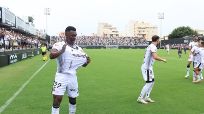 Renovación clave: Koné seguirá desbordando en la banda de la AD Ceuta por dos temporadas más