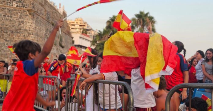 ¡Locura en la Ribera!: Ceuta vibra en la playa con el pase de España a la gran final del Mundial