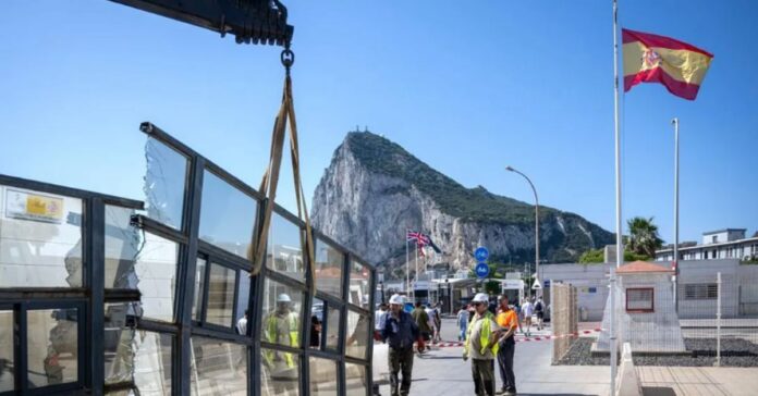 Explosión de alegría y emoción histórica en la frontera de Gibraltar