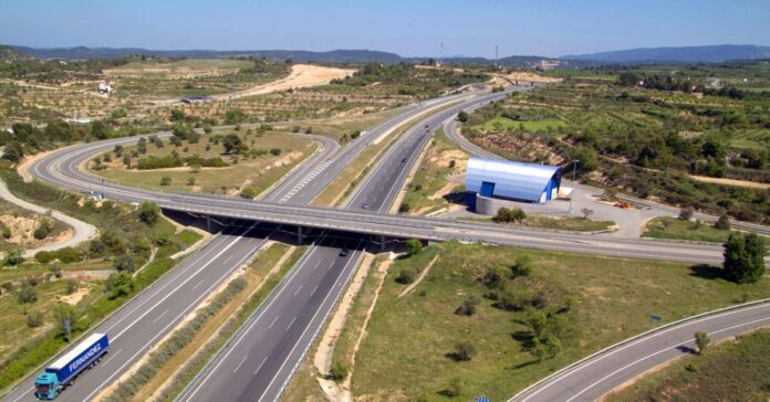 El Govern abre la puerta a recuperar los peajes en la AP-2 y la AP-7 ante la saturación de las vías