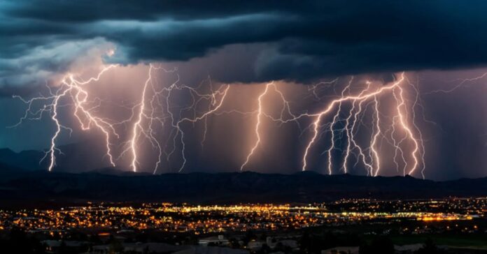La AEMET activa el aviso por fuertes tormentas, granizo y lluvias de hasta 30 litros por metro cuadrado en varias regiones de España
