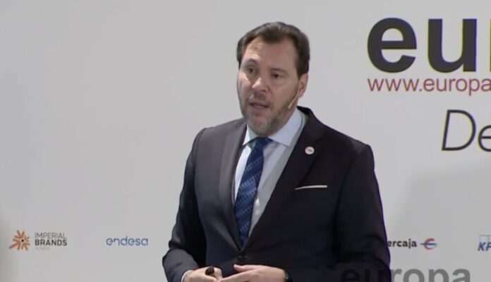 Óscar Puente urge a Puigdemont a regresar tras el fallo del TJUE: «Si yo fuera él, hoy me plantaba en España»