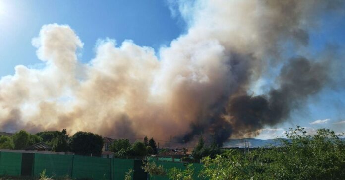 El incendio de Lozoyuela avanza sin control en Madrid: ya hay un detenido por provocar el fuego