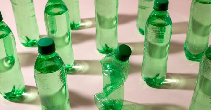 El nuevo recargo en botellas, briks y latas: el sistema por el que los envases costarán hasta veinte céntimos más desde agosto