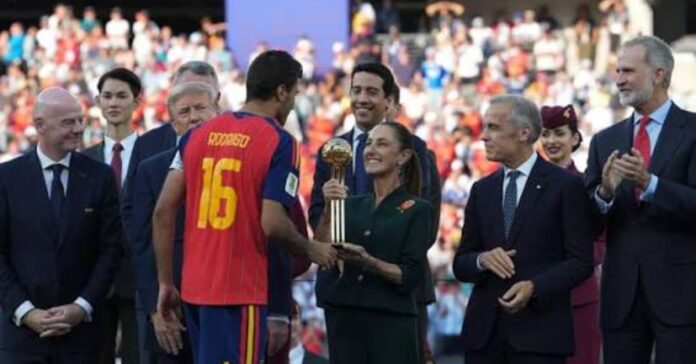 La FIFA excluye a Pedro Sánchez de la entrega del trofeo en el podio de la final del Mundial