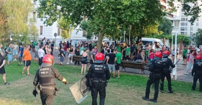 Incidentes empañan las celebraciones del Mundial: agresión a militares en Pamplona y un trágico accidente en Salamanca