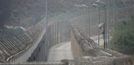 Herido un guardia civil en la valla de Ceuta tras un forcejeo durante un intento de salto
