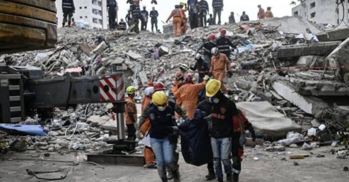 Un mes del doble terremoto en Venezuela: miles de desaparecidos bajo los escombros e indignación por el balance oficial