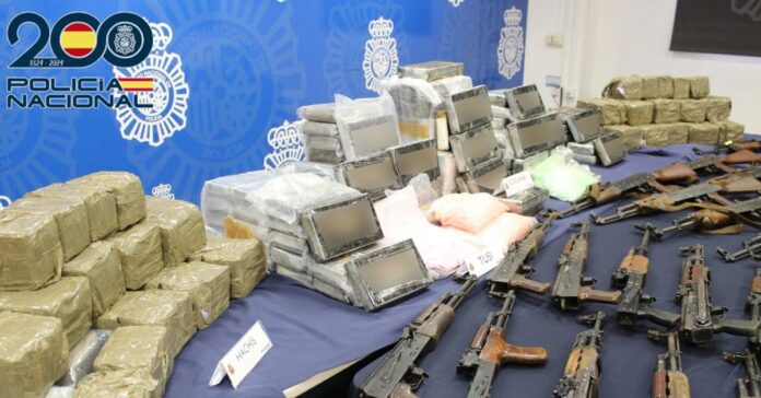 Incautan un arsenal con 36 fusiles de asalto y 11 granadas de mano en Málaga tras desarticular una red de narcotráfico