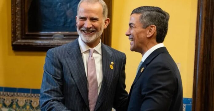 El rey Felipe VI y el presidente de Paraguay abordan en Lima la cooperación bilateral y la próxima Cumbre Iberoamericana