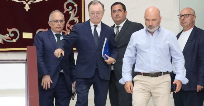 Vivas exige un mando único y el regreso de las devoluciones por mar ante el colapso migratorio en Ceuta