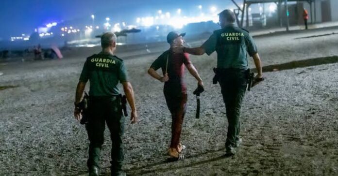 Preocupación, empatía y demandas a Europa: los ceutíes alzan la voz ante la saturación por la crisis migratoria