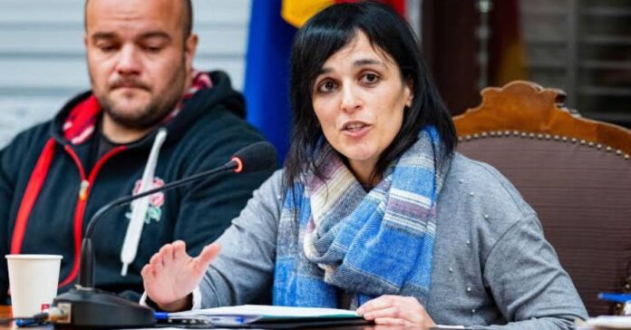 La alcaldesa de Ripoll activó la vía de urgencia para la plaza de policía que ganó su hija tras paralizar seis meses las oposiciones