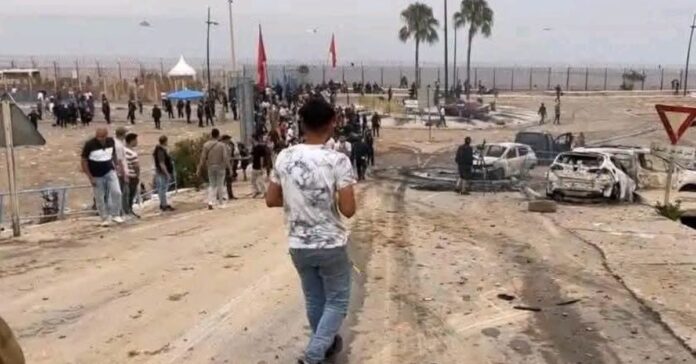 Así quedó la zona marroquí de la frontera con Ceuta: vehículos calcinados y numerosos daños