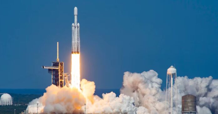 Un cohete descontrolado de SpaceX chocará contra la Luna tras más de un año a la deriva