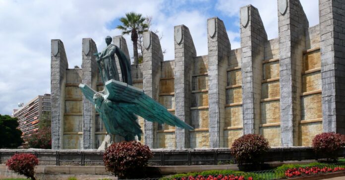 Nuevo choque por el “monumento a Franco” de Tenerife: el Ayuntamiento busca protegerlo y el Gobierno exige retirarlo