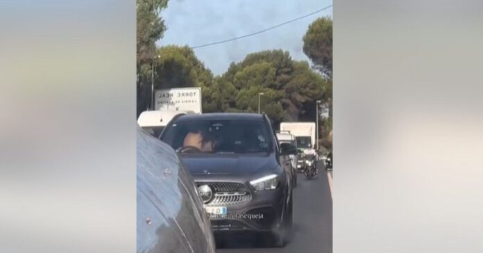 Multan a una pareja por mantener relaciones sexuales mientras conducía por la A-7 en Marbella