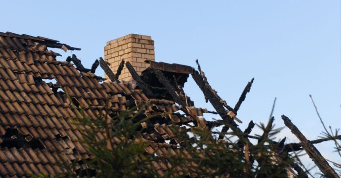 Las ayudas por viviendas destruidas en los incendios llegan hasta 15.120 euros y exigen que sea la residencia habitual