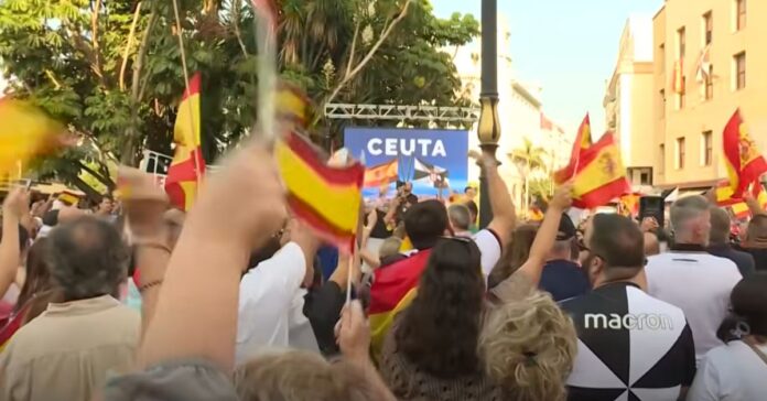 Miles de ceutíes salen a la calle para exigir respuestas tras la crisis migratoria: “Ceuta no se rinde”